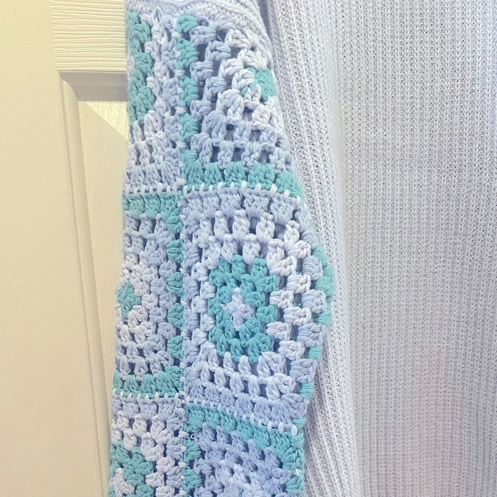 Gilli Light Blue Sweater w/Crochet Sleeves Women’s Medium - Picture 2 of 7